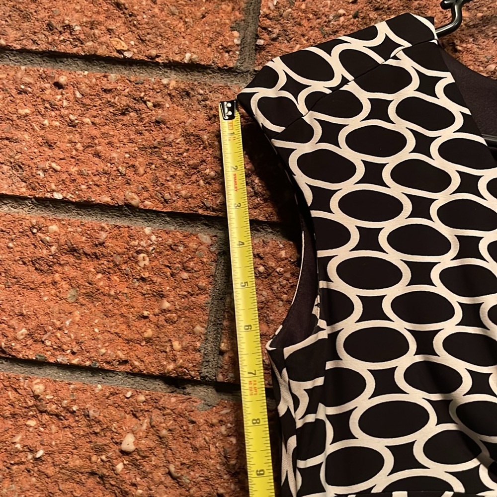 White House | Black Market A-Line Sleeveless Black/White Geometric Print Dress 4 - Picture 9 of 12